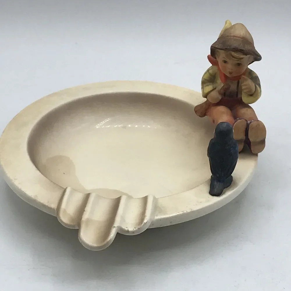 GOEBEL HUMMEL 34 SINGING LESSONS ASHTRAY BOY With BIRD‎ FIGURINE
